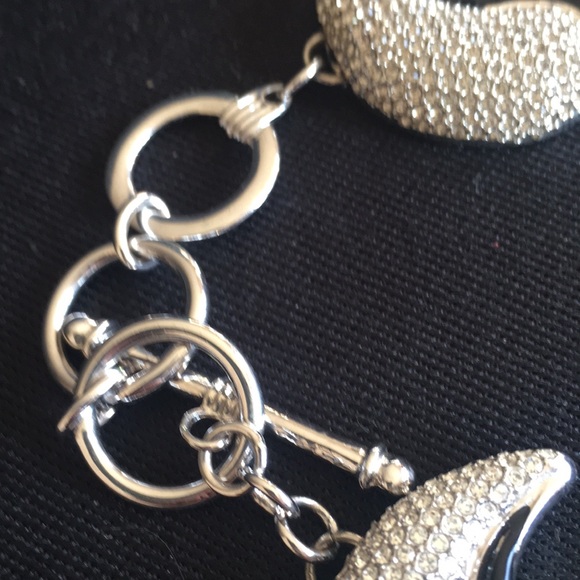 Akkad Beautiful Swirl Necklace - Picture 2 of 3